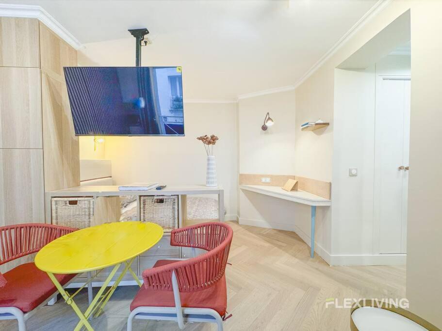 Luxury Studio In City Center Париж Экстерьер фото