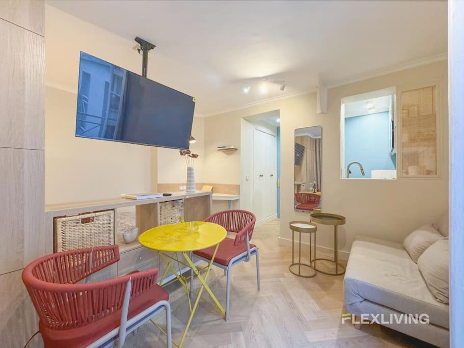 Luxury Studio In City Center Париж Экстерьер фото